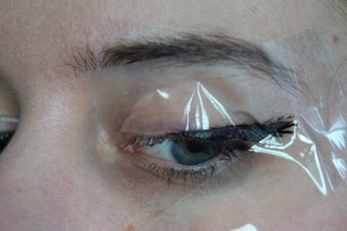 10 Eye-liner Genius Hacks pour Lazy, fauché, ou maladroites filles (eye-liner) 10 Eyeliner Genius Hacks pour Lazy, Broke, ou Clumsy filles