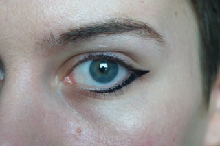 10 Eye-liner Genius Hacks pour Lazy, fauché, ou maladroites filles (hacks) 10 Eyeliner Genius Hacks pour Lazy, Broke, ou Clumsy filles