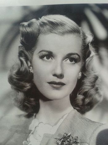 1940 Hairstyles- Histoire des femmes - Coiffures (1940) 1940 Hairstyles- Histoire des femmes - Coiffures