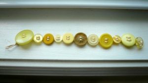 29 Bouton bricolage Instructions Bracelet, modèles Guide (comment faire des bracelets seul bouton) 29 Bouton bricolage Instructions Bracelet, modèles Guide