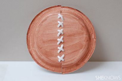 4 Super Bowl artisanat pour les enfants (comment faire un ballon de football en papier) 4 Super Bowl artisanat pour les enfants