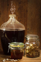 Une recette de vin maison bon marché et facile - Real Foods - NOUVELLES DE LA TERRE MÈRE (vin maison) Une recette de vin maison bon marché et facile - Real Foods - MÈRE LA TERRE NOUVELLES