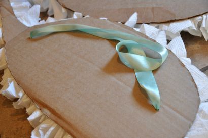 Friendly Budget Bricolage Ailes d'ange Costume - Une Thrifty Diva (comment faire des ailes Archangel) Friendly Budget Bricolage Ailes d'ange Costume - A Thrifty Diva