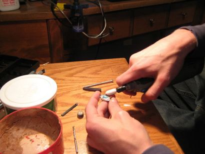 Construire un four, Créez des moules personnalisés, Jetez un morceau de bijoux, Monter ensuite une coupe personnalisée en pierre 7 étapes (comment faire des bijoux sur mesure) Construire un four, Créez des moules personnalisés, Jetez un morceau de bijoux, Monter ensuite une coupe personnalisée en pierre 7 étapes