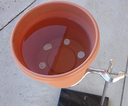 Construire une horloge à eau pour montrer le goutte à goutte, goutte à goutte, goutte à goutte du temps (temps) Construire une horloge à eau pour montrer le goutte à goutte, goutte à goutte, goutte à goutte du temps
