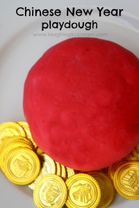 biscuits de fortune chinois avec des notes d'encouragement pour les enfants - Riant enfants à apprendre (comment faire des bordereaux de fortune cookie) biscuits de fortune chinois avec des notes d'encouragement pour les enfants - Riant enfants En savoir