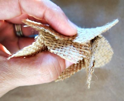 Bricolage - Fleurs Burlap Spoonful of Imagination (comment faire des fleurs roulées en toile de jute) Bricolage Fleurs Burlap - Spoonful of Imagination