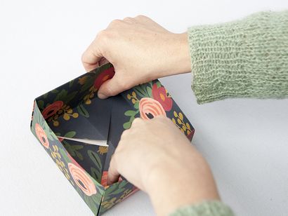 Bricolage Comment plier une boîte de papier - Blog Creativebug (replier chaque coin) Bricolage Comment plier une boîte de papier - Blog Creativebug