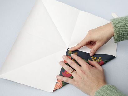 Bricolage Comment plier une boîte de papier - Blog Creativebug (replier chaque coin) Bricolage Comment plier une boîte de papier - Blog Creativebug