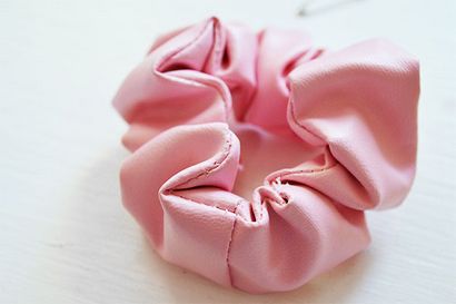 DIY Scrunchie Tutoriel - Oh Salut DIYOh Salut DIY (diyoh) DIY Scrunchie Tutoriel - Oh Salut DIYOh Salut Bricolage