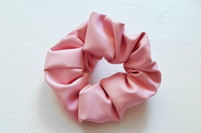 DIY Scrunchie Tutoriel - Oh Salut DIYOh Salut DIY (tutoriel) DIY Scrunchie Tutoriel - Oh Salut DIYOh Salut Bricolage