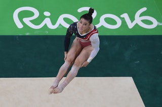 Est-ce que deux pays par pays Règle Appliquer à des événements individuels de gymnastique, ou tout simplement le All-Around (deux par pays) La règle Appliquer à des événements individuels de gymnastique deux pays par pays, ou tout simplement le All-Around