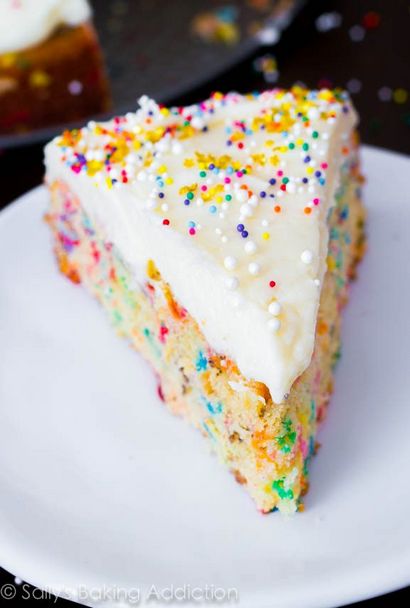 Facile maison Funfetti gâteau - Sallys Addiction Baking (comment faire le glaçage gâteau funfetti) Facile maison Funfetti gâteau - Sallys cuisson Addiction