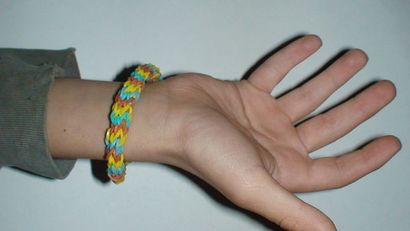 Facile à faire Élastique Loom et bracelet 9 étapes (avec des images) (caoutchouc) Facile à faire Élastique Loom et bracelet 9 étapes (avec photos)