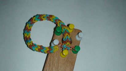 Facile à faire Élastique Loom et bracelet 9 étapes (avec photos) (comment faire des bandes de métier à tisser facile) Facile à faire Élastique Loom et bracelet 9 étapes (avec photos)