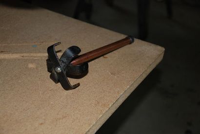 Lance Grappling Hook 15 Steps (avec photos) (STEPS) Grappin lanceur 15 étapes (avec photos)