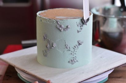 Comment obtenir un bord tranchant sur votre gâteau de crème au beurre (arêtes vives) Comment obtenir un bord tranchant sur votre gâteau de crème au beurre
