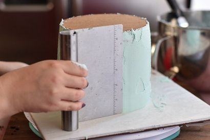 Comment obtenir un bord tranchant sur votre gâteau de crème au beurre (hacks de décoration de gâteau) Comment obtenir un bord tranchant sur votre gâteau de crème au beurre