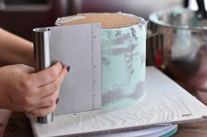 Comment obtenir un bord tranchant sur votre gâteau de crème au beurre (dièse) Comment obtenir un bord tranchant sur votre gâteau de crème au beurre