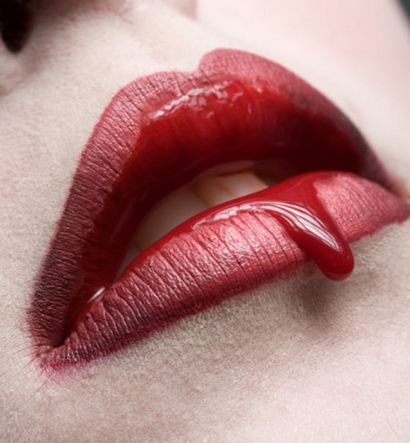 Comment faire le maquillage Sexy Vampire, LEAFtv (Maquillage Sexy Vampire) Comment faire le maquillage Sexy Vampire, LEAFtv