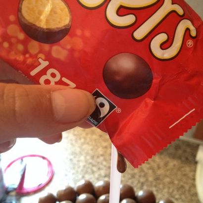 Comment Floating Malteser Cake - She Who Bakes (flottant) Comment Floating Malteser Cake - She Who Bakes