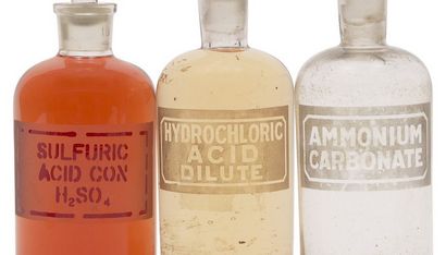 Comment faire une solution à 50% normale de l'acide chlorhydrique, sciencing (acide) Comment faire une solution normale de 50% de l'acide chlorhydrique, sciencing