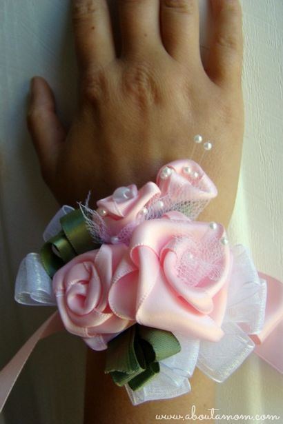 Comment faire une Mère - Journée Corsage avec Roses Ruban - A propos de A maman (Mère Faire Corsage) Comment faire une mère - jour de s avec Corsage Roses Ruban - A propos de A maman
