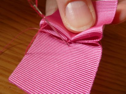 Comment faire un ruban de fleur de capot charme, Leannes Blog, Royaume-Uni Parenting - Blog Lifestyle (charmes landau comment faire) Comment faire un charme Pare-soleil Fleur ruban, Blog Leannes, Royaume-Uni Parenting - Blog Lifestyle