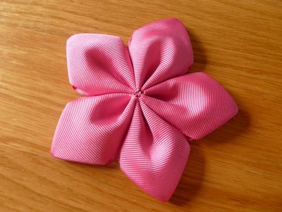 Comment faire un ruban de fleur de capot charme, Leannes Blog, Royaume-Uni Parenting - Blog de mode de vie (faire) Comment faire un charme Pare-soleil Fleur ruban, Blog Leannes, Royaume-Uni Parenting - Blog Lifestyle