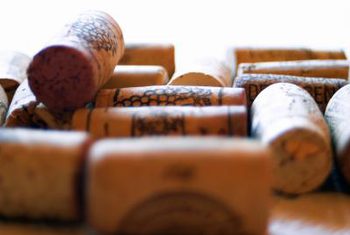 Comment faire un vin à ossature de bois Cork Trivet, Home Guides, SF Gate (vin) Comment faire un vin à ossature de bois Cork Trivet, guides d'accueil, SF Porte