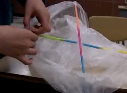 Comment faire chinois Souhaitant lanternes - 10 étapes (bougies de base en forme de croix) Comment faire chinois Souhaitant lanternes - 10 étapes