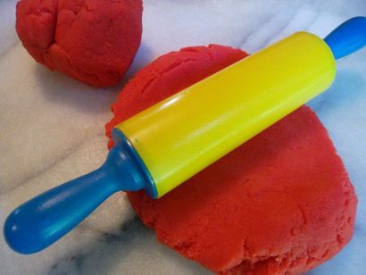 Comment faire Kool-Aid Playdough Recette pour les enfants, FeltMagnet (recette) Comment faire Kool-Aid Playdough Recette pour les enfants, FeltMagnet