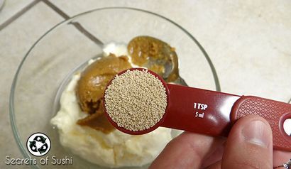 Comment faire Miso Mayo une sauce sushi simple mais Savory (comment faire mayo chaud sushi) Comment faire Miso Mayo une Sauce Sushi simple mais Savory
