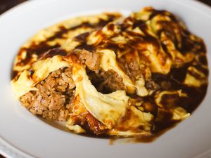 Comment faire omuraisu, Japon Oozy Exploding Omelette, SAVEUR (Japon) Comment faire omuraisu, Japon Oozy Exploding Omelette, SAVEUR