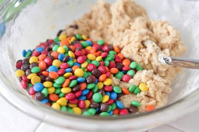 Comment faire parfait M et M Cookies (comment faire des biscuits de sucre Howcast) Comment faire des biscuits parfaits M et M