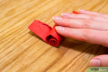 Comment faire des roses sur Fondant 14 étapes (avec photos) (__gVirt_NP_NN_NNPS<__ centimètre centimètre d'épaisseur) Comment faire des roses sur Fondant 14 étapes (avec photos)