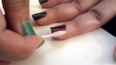 Comment peindre vos ongles avec ces 5 étapes (l'importance de la couche de base) Comment peindre vos ongles avec ces 5 étapes