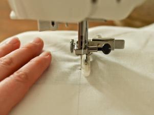 Comment coudre tissu froncé Pillow Shams, HGTV (Без кейворда) Comment coudre tissu froncé Pillow Shams, HGTV