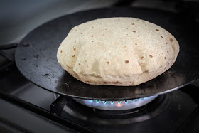 Voyage Cuisine Comment faire l'Indien de tous les jours Flatbread (comment faire du pain chapati) Voyage de cuisine Comment faire du quotidien indien Flatbread
