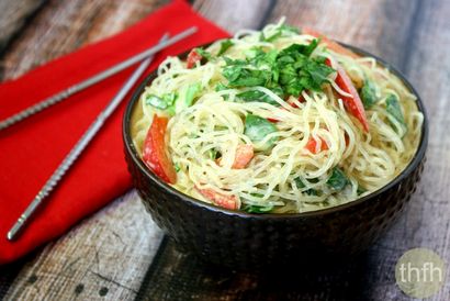 Kelp nouilles avec sauce épicée aux arachides, la famille saine et Home (sauce) Kelp nouilles avec sauce épicée aux arachides, la famille et la santé Accueil