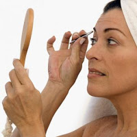 Astuces maquillage pour les jeunes à la recherche des yeux face à des rides, les ridules, les yeux Droopy (tours) Astuces maquillage pour les yeux Paraissant plus jeune face à des rides, les ridules, les yeux tombants