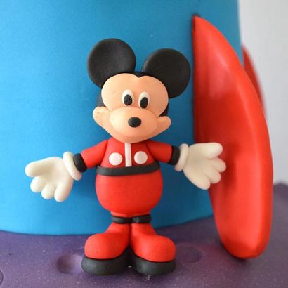 Mickey Mouse figure gumpaste, gâteau - Armoire (figure) Mickey Mouse figure gumpaste, gâteau - Armoire
