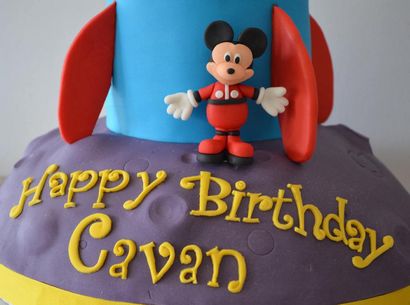 Mickey Mouse figure gumpaste, gâteau - Armoire (comment faire le gâteau mickey Fondant) Mickey Mouse figure gumpaste, gâteau - Armoire