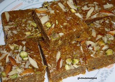 Mohanthal un traditionnel gujarati doux, authentiques recettes végétariennes, nourriture indienne traditionnelle, (douce) Mohanthal une gujarati sucrée traditionnelle, authentique végétarien Recettes, nourriture traditionnelle indienne,