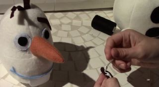 Olaf Build-a-Bonhomme de neige en peluche 9 étapes (avec des images) (Build-a-bonhomme de neige) Olaf Build-a-Bonhomme de neige en peluche 9 étapes (avec photos)