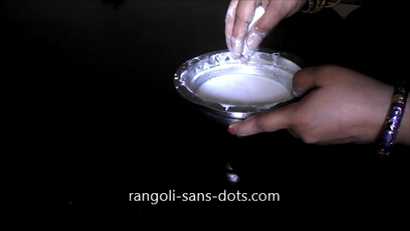 Farine de riz art rangoli Arisi maavu Kolam, Kolam par Sudha Balaji (muggu) Farine de riz art rangoli Arisi maavu Kolam, Kolam par Sudha Balaji