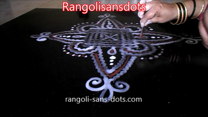 Farine de riz art rangoli Arisi maavu Kolam, Kolam par Sudha Balaji (farine) Farine de riz art rangoli Arisi maavu Kolam, Kolam par Sudha Balaji