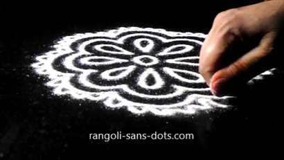 Farine de riz art rangoli Arisi maavu Kolam, Kolam par Sudha Balaji (Diwali) Farine de riz art rangoli Arisi maavu Kolam, Kolam par Sudha Balaji