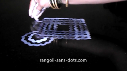 Farine de riz rangoli art Arisi maavu Kolam, Kolam par Sudha Balaji (Navratri kolam) Farine de riz art rangoli Arisi maavu Kolam, Kolam par Sudha Balaji