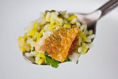 Sabzi Polo va Mahi persan aux herbes Riz au poisson, parfait Morsel (persil) Sabzi Polo va Mahi persan aux herbes Riz au poisson, parfait Morsel